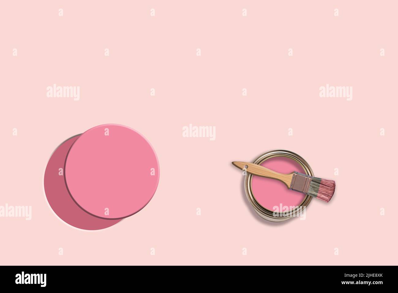 Kreatives Konzept Bild der Dekoration Umbau Malerei Farbe Farbtopf kann Zinn Pinsel auf einem bunten rosa Hintergrund gemalt Kreis Stockfoto