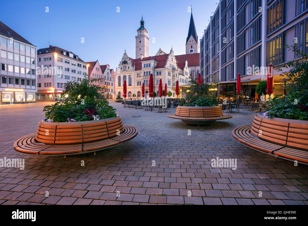 Ingolstadt, Deutschland. Stadtbild der Innenstadt von Ingolstadt, Deutschland mit Rathaus bei Sonnenaufgang. Stockfoto