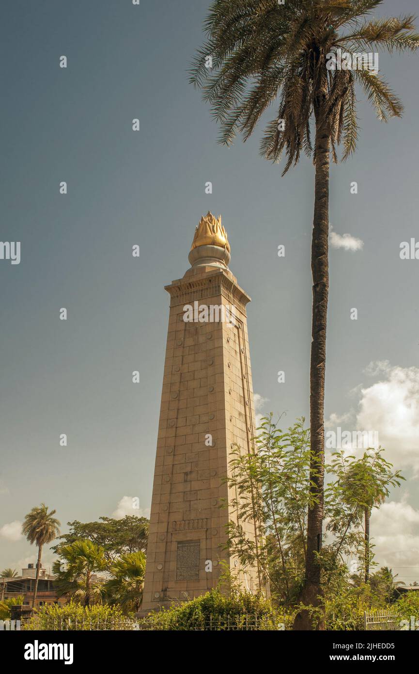 05 24 2011 Sanjan Stambh ist eine Gedenksäule bei Sanjan in Gujarat. Es erinnert an die Ankunft der Zoroastrer dort vor sechs Jahrhunderten Indien. Stockfoto