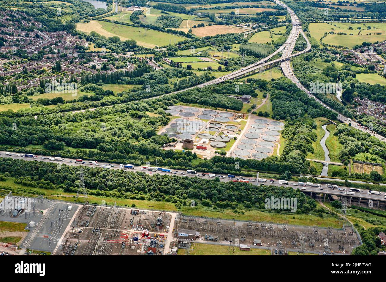 Die berüchtigte M5/M6 Bottleneck Junction, nördlich von Birmingham, aus der Luft, West Midlands, Großbritannien Stockfoto