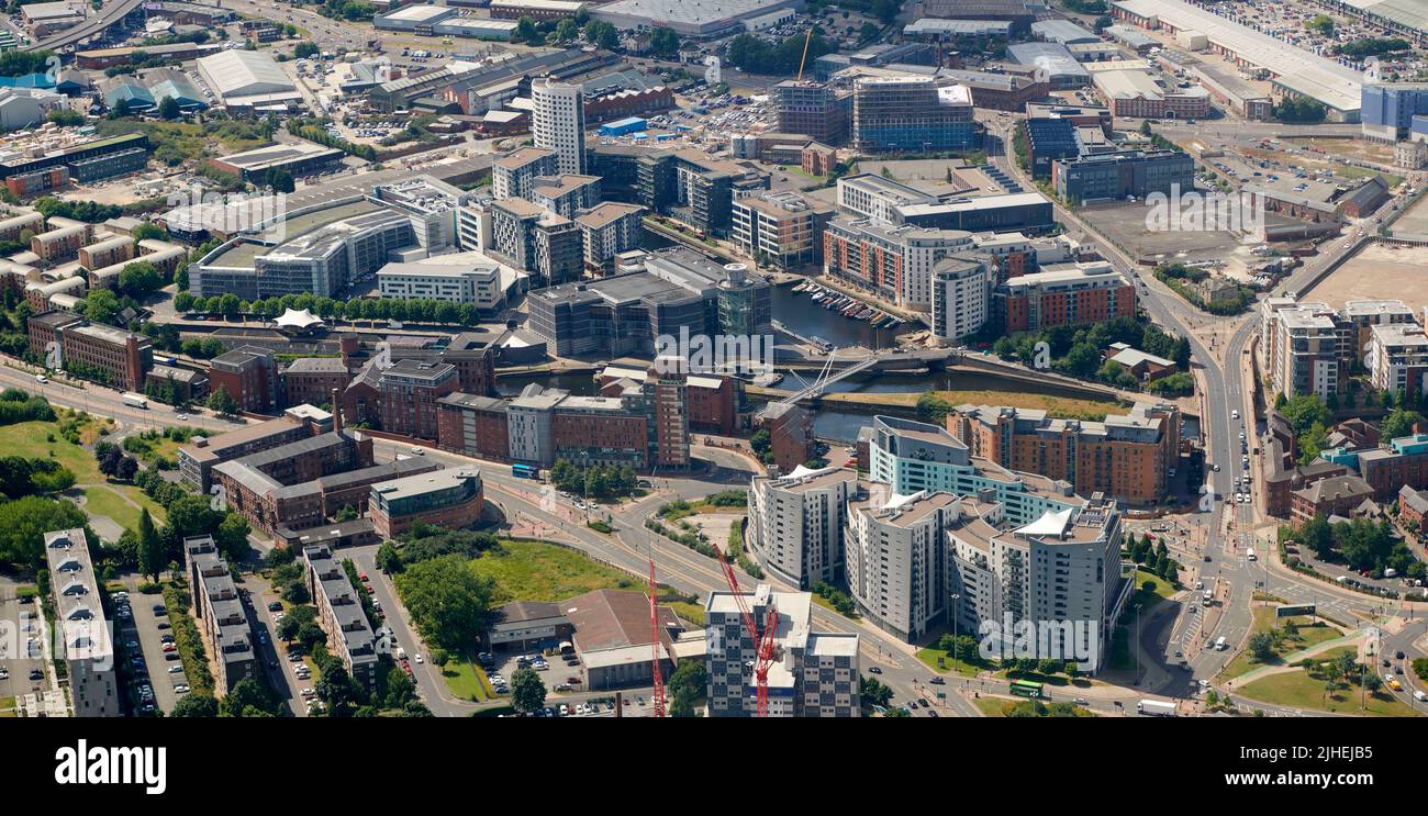 Ein Luftbild von Leeds City Center, West Yorkshire, Nordengland, Großbritannien, zeigt die Royal Armouries und Clarence Dock Stockfoto