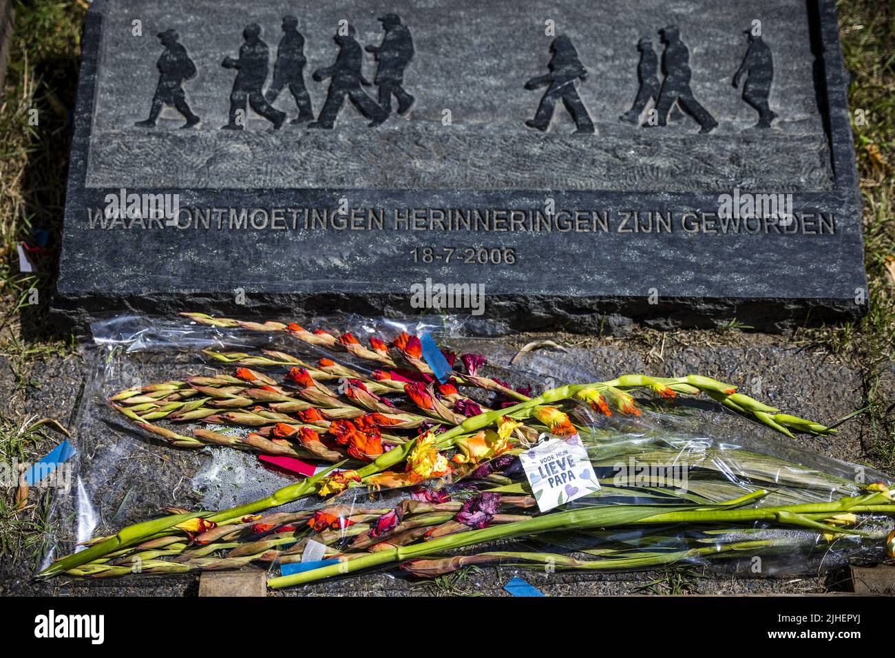 2022-07-18 13:02:34 NIJMEGEN - das Denkmal auf den Wedren für den Wanderer, der im Jahr 2006 starb, vor der Ausgabe 104. der Nijmegen Four Days Marches. Aufgrund der Hitze ist die Nijmegen Four Days Marches in diesem Jahr eine dreitägige Veranstaltung und beginnt am Mittwoch und nicht am Dienstag. ANP ROB ENGELAAR niederlande aus - belgien aus Stockfoto