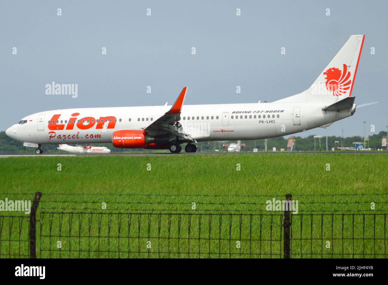 Lion Air PK-LHO Boeing 7 landet auf dem Kualanamu International Airport, Indonesien Stockfoto