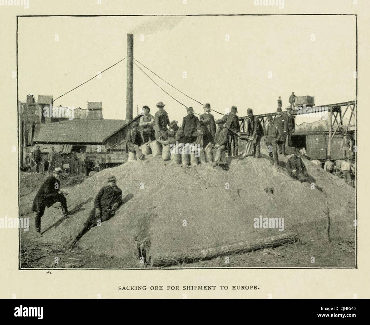 Erz für den Versand nach Europa aus dem Artikel „THE JOPLIN ZlNC-MINLNG DISTRICT“ von Haviilton S. Wicks vom Factory and Industrial Management Magazine Volume 6 1894 Publisher New York [etc.] McGraw-Hill [etc.] Stockfoto