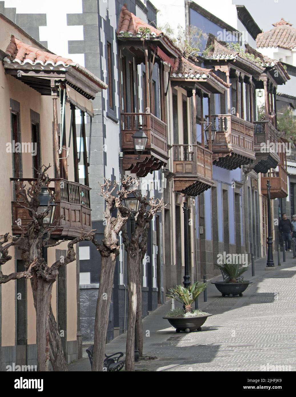 Historische Herrenhäuser mit traditionellen Holzbalkonen, Altstadt, seit 1979 unter Schutz, Teror, Kanarische Inseln, Spanien, Europa Stockfoto