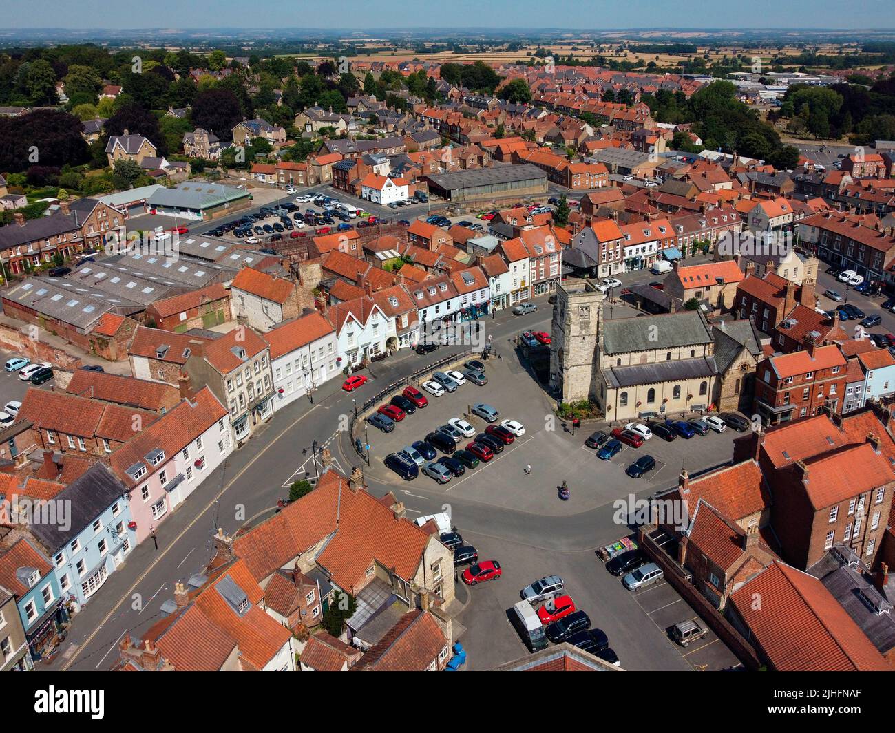 Luftaufnahme des Marktplatzes in der Marktstadt Malton in North Yorkshire im Nordosten Englands. Stockfoto