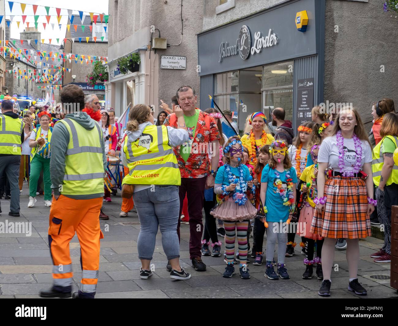 Der erste Shetland Pride march in Lerwick, Shetland, Schottland, Großbritannien. Stockfoto