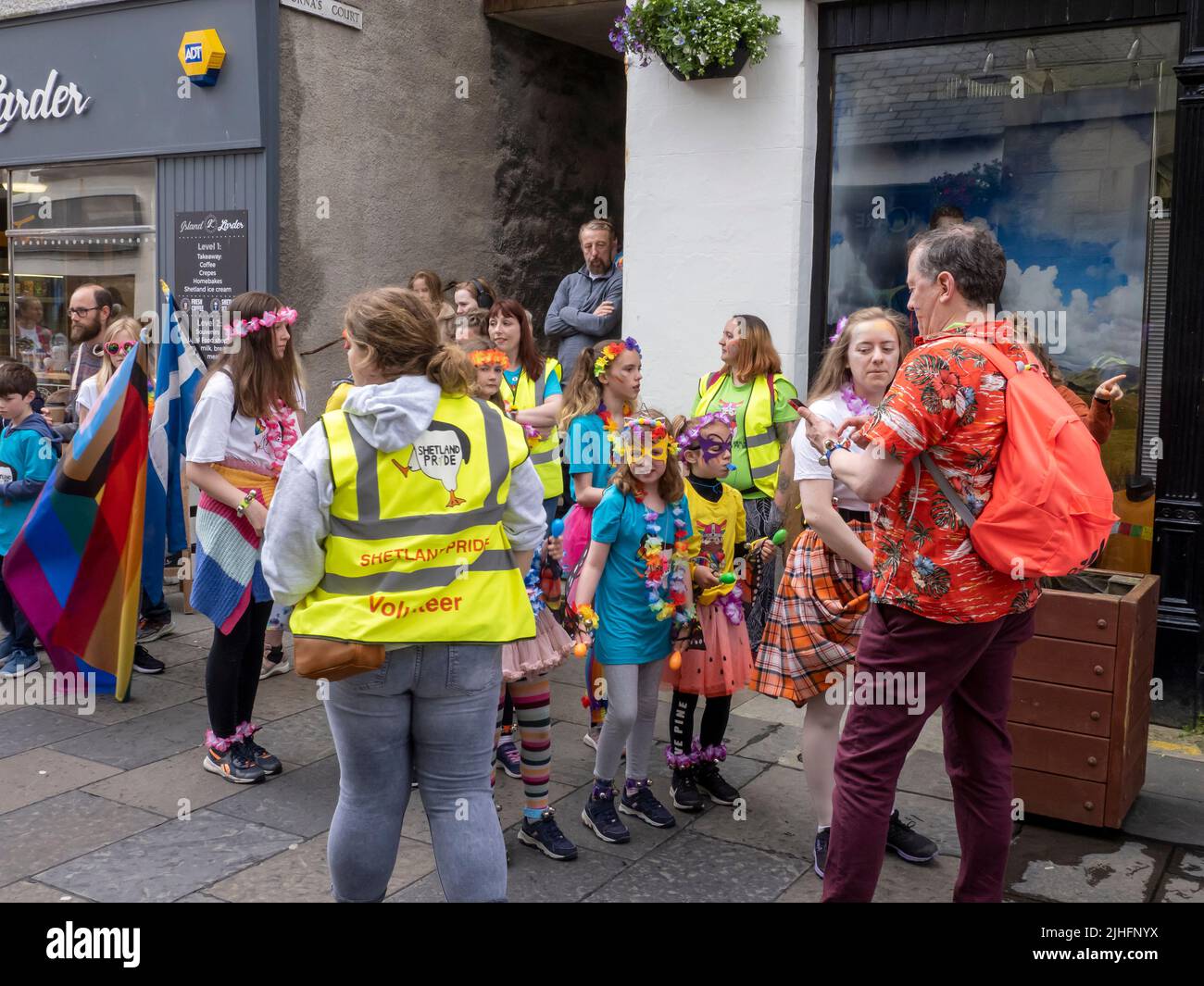 Der erste Shetland Pride march in Lerwick, Shetland, Schottland, Großbritannien. Stockfoto