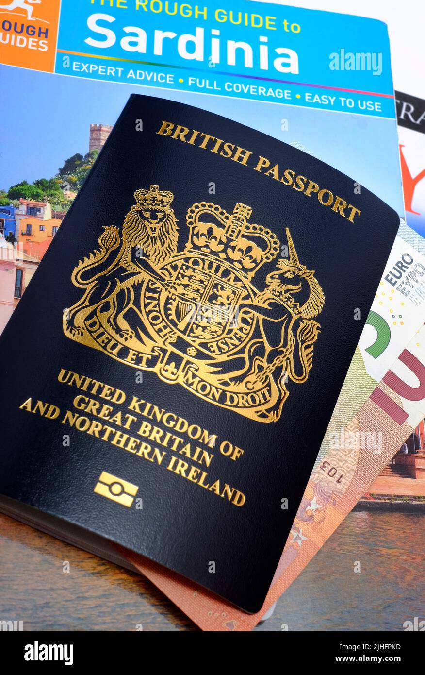 Neuer britischer Reisepass in Reiseführern Stockfoto