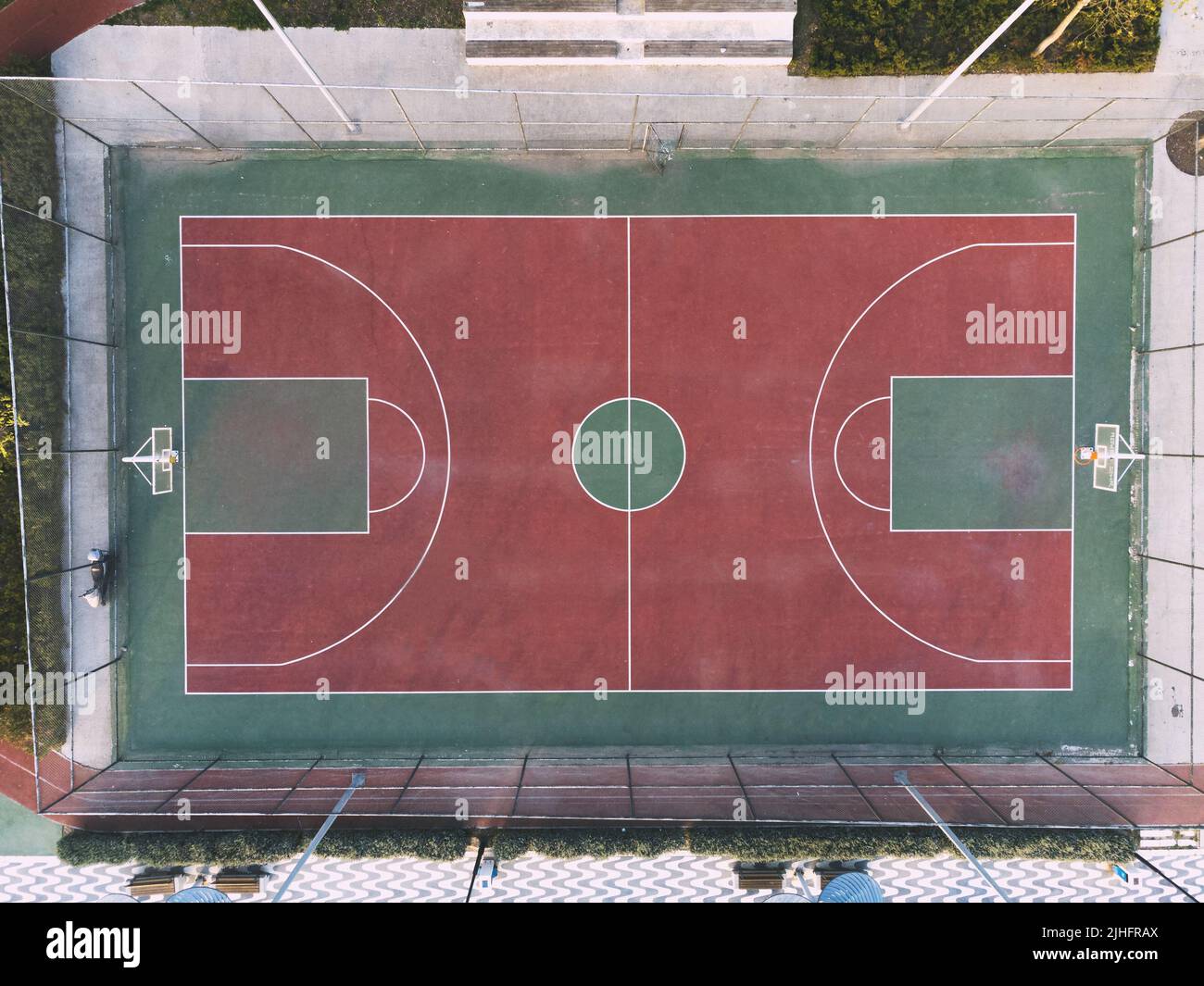 Luftaufnahme von einem Basketballplatz Stockfoto