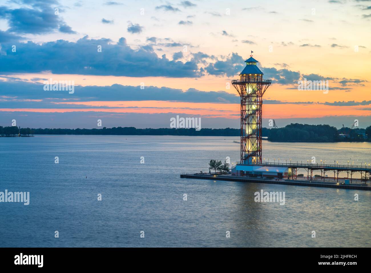Erie, Pennsylvania, USA und Turm in der Abenddämmerung. Stockfoto