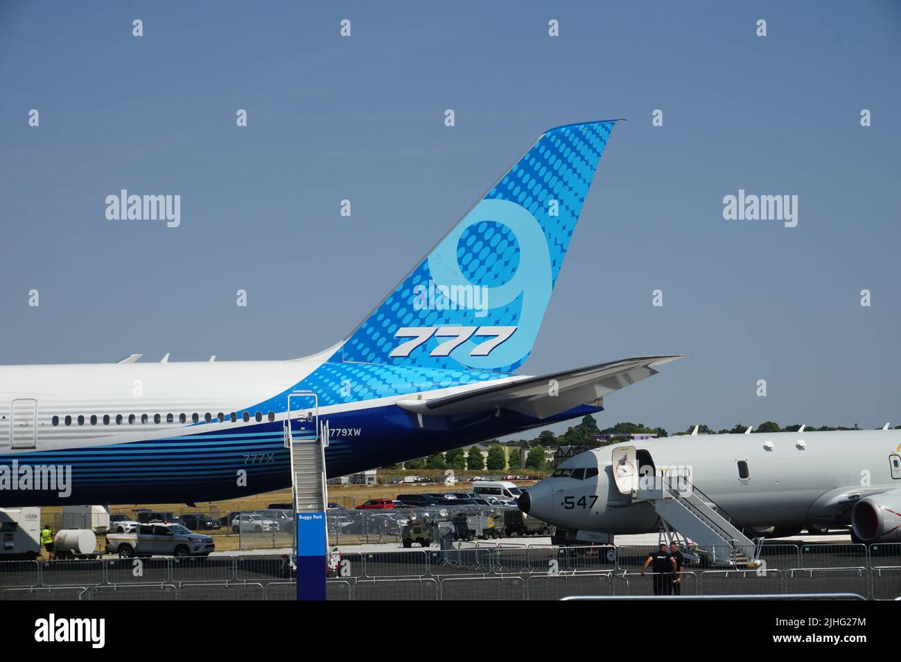 Farnborough, Großbritannien. 18.. Juli 2022. Flugzeughersteller und Zulieferer kamen am ersten Tag einer dreitägigen Messe in Farnborough zusammen. Boeing zeigte ihr Experimentalflugzeug aus dem Jahr 777-9, das auch als 777X bezeichnet wird. Quelle: Uwe Deffner/Alamy Live News Stockfoto