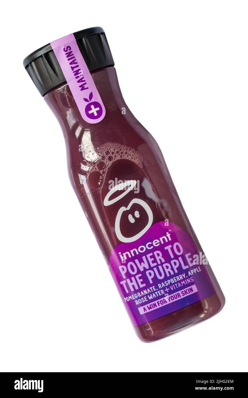 Flasche Unschuldiger Power zum Purple Granatapfel, Himbeere, Apfel, Rosenwasser + Vitamine Trinken Sie einen Gewinn für Ihre Haut isoliert auf weißem Hintergrund Stockfoto