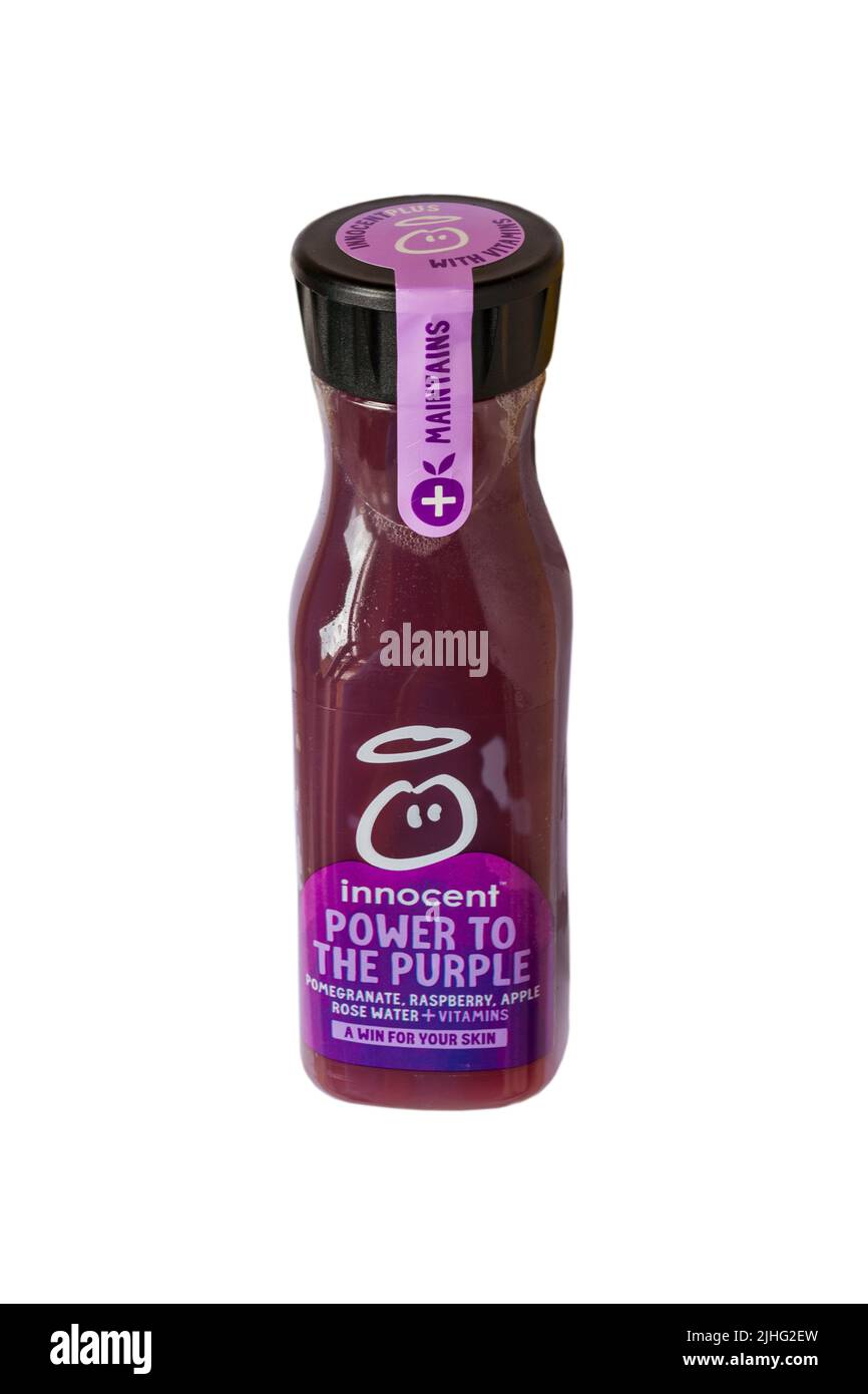 Flasche Unschuldiger Power zum Purple Granatapfel, Himbeere, Apfel, Rosenwasser + Vitamine Trinken Sie einen Gewinn für Ihre Haut isoliert auf weißem Hintergrund Stockfoto