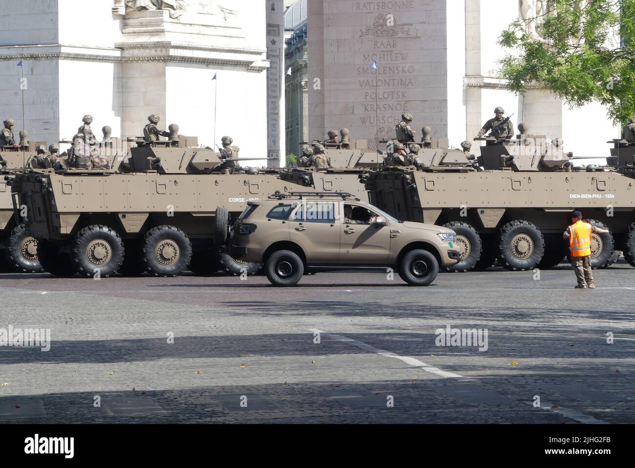 Paris, Frankreich. Juli 14. 2022. Französische Armee in Parade am 14. Juli, dem Tag der Bastille. Militärfahrzeug. Stockfoto