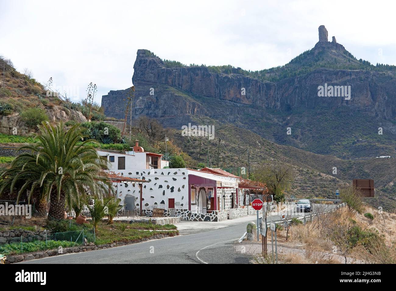 Blick von der Straße auf Roque Nublo, Tejeda, Grand Canary, Kanarische Inseln, Spanien, Europa Stockfoto