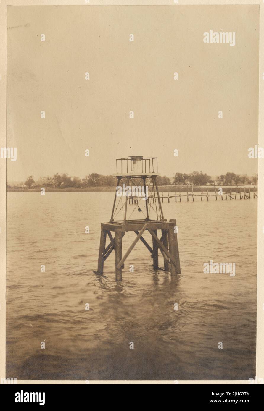 K.a. - Verschiedenes 6. Bezirk. Betonsockel. Sockel auf Turm ohne Laterne. 30 Meter nordöstlich. Stockfoto