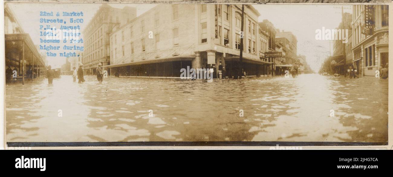 Texas - Galveston. Galveston, Texas. Zeigt den durch Sturm verursachten Schaden vom 16. Bis 17. August 1915. 22. und Market Streets, 5:00 Uhr, 16.. August. Das Wasser wurde nachts um 5 Meter höher. Stockfoto