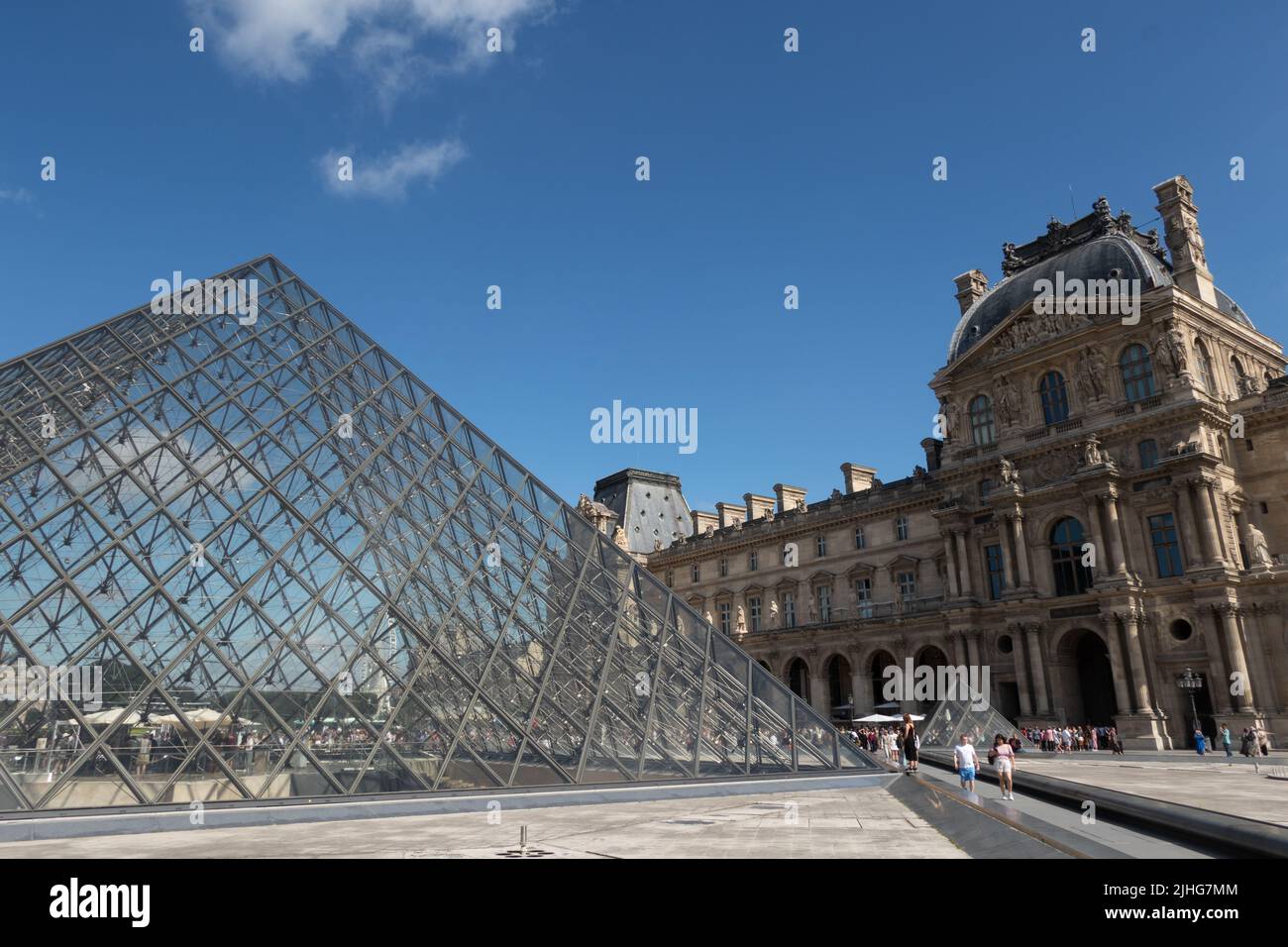Pyramide du Louvre im Louvre oder im Louvre Museum Paris Frankreich Stockfoto