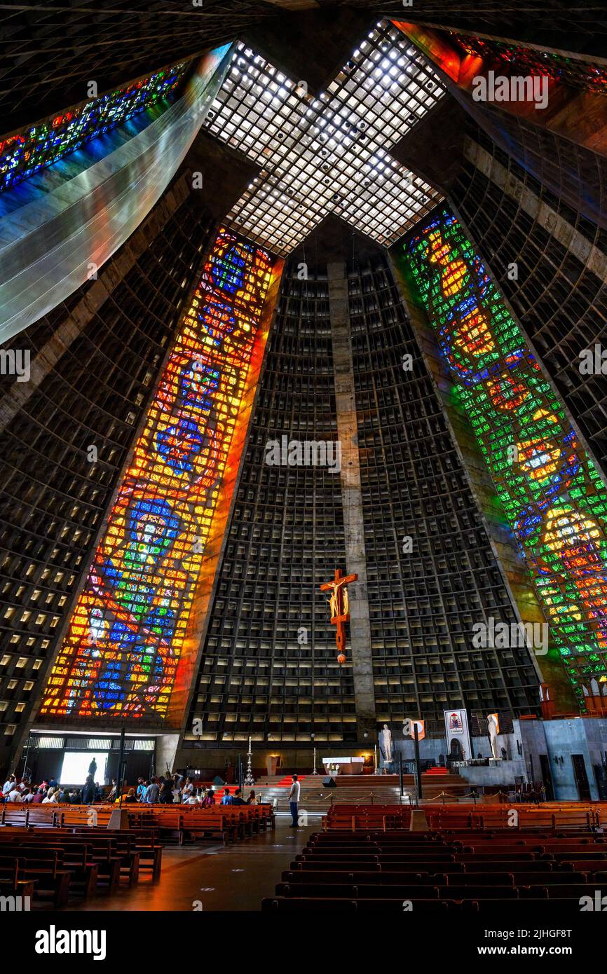 Innenraum der Catedral Metropolitana de São Sebastião do Rio de Janeiro (Kathedrale von Rio de Janeiro), Centro, Rio de Janeiro, Brasilien Stockfoto