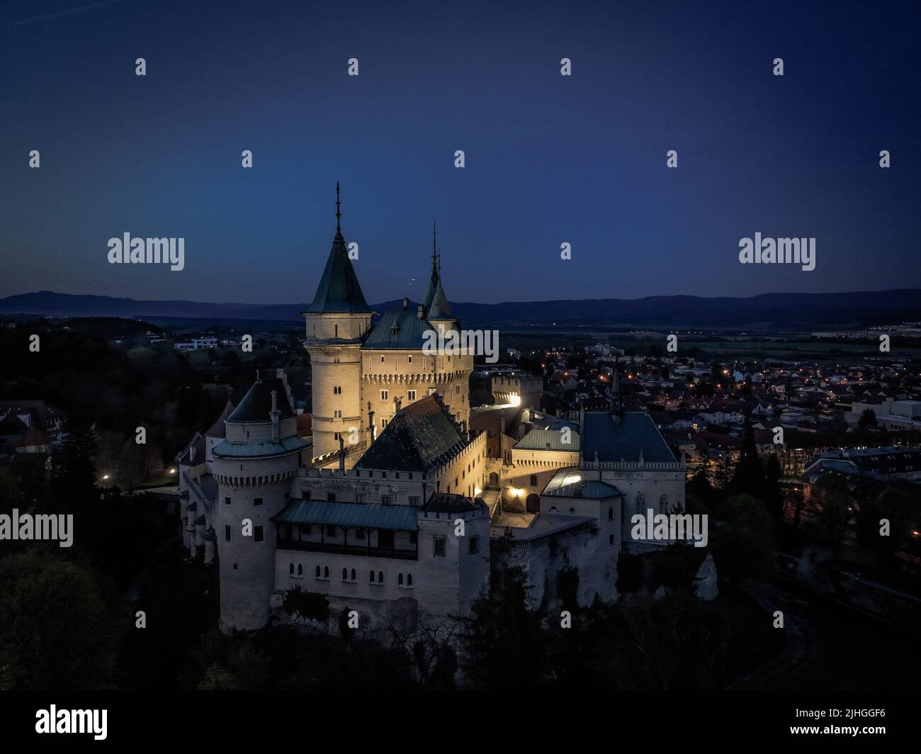 Luftaufnahme von Schloss Bojnice in der Slowakei Stockfoto