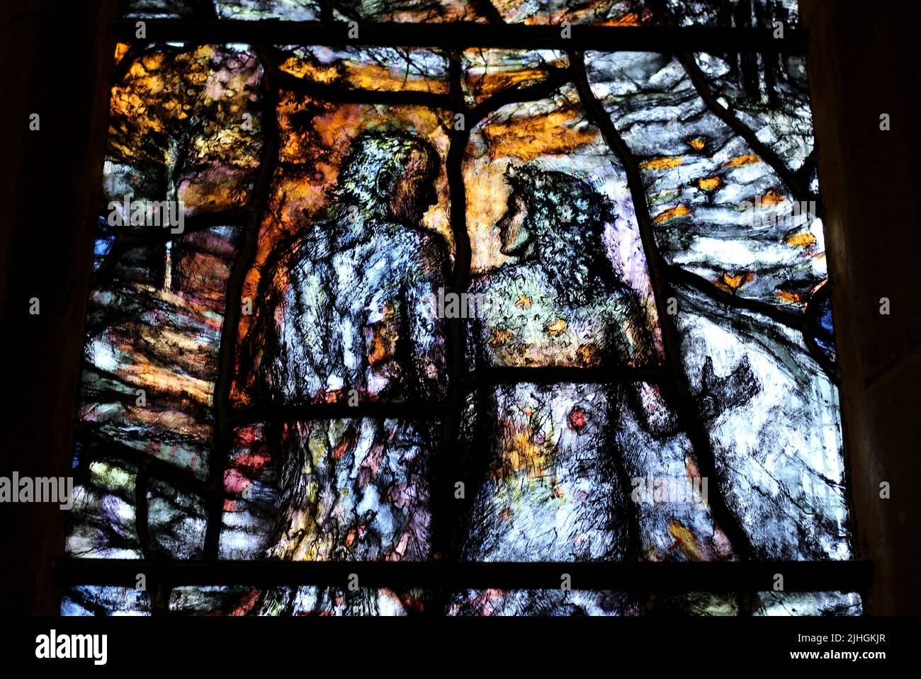 The Millennium Windows von Thomas Denny. Die modernen Buntglasfenster wurden 2003 an das Priory Great Malvern, Malvern, Worcestershire, übergeben Stockfoto