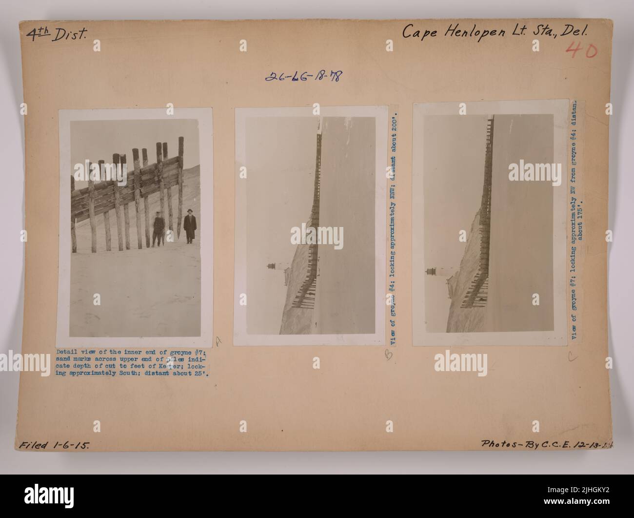 DE - Kap Henloopen. Cape Henloopen Light Station, Delaware. Detailansicht des inneren Endes von groyne #7; Sandspuren am oberen Ende der Stapel zeigen die Schnitttiefe an den Füßen des Hütteers an; Blick ca. S, Entfernung ca. 25'. Stockfoto