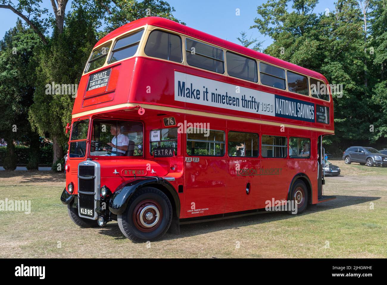Vintage roter Doppeldeckerbus, ein 1949 Leyland RTW London Transport Bus, auf einer Transport Show in Hampshire, England, Großbritannien Stockfoto