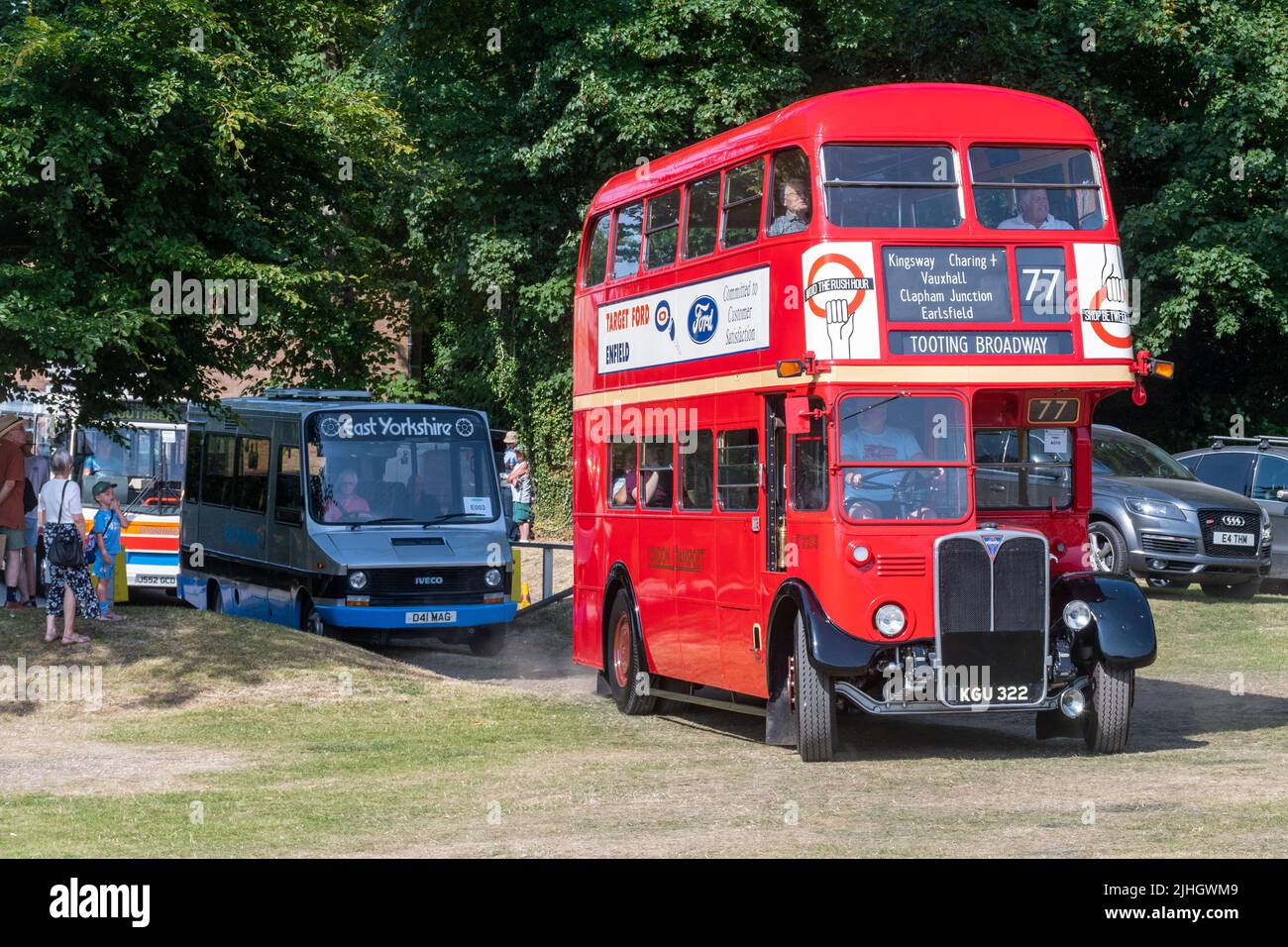 Vintage roter Doppeldeckerbus von London Transport bei der Alton Bus Rally and Running Day in Hampshire, England, Großbritannien, Juli 2022 Stockfoto