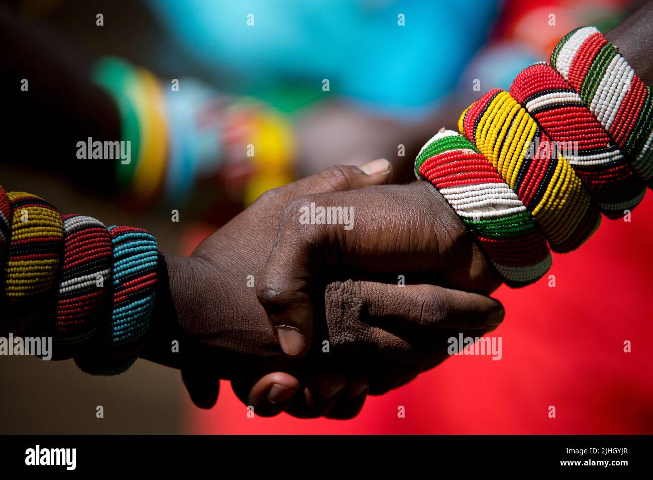 Samburu-Leute schütteln die Hände Stockfoto