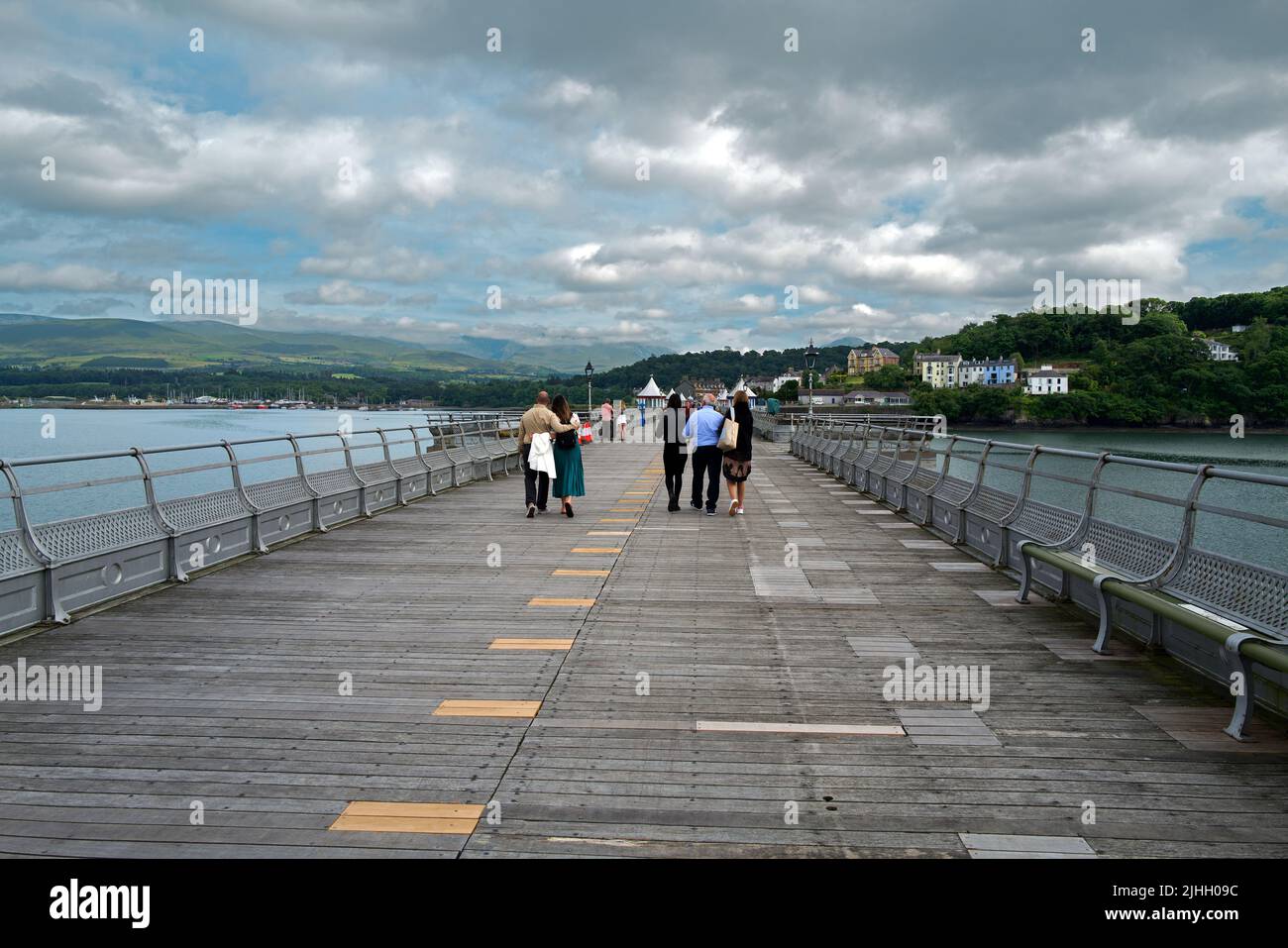 Garth Pier in Bangor, Nordwales, wurde 1896 eröffnet. Es ist jetzt ein Grade-II-gelistetes Gebäude und der zweitlängste Pier in Wales. Stockfoto