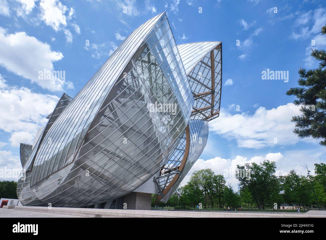 Louis Vuitton Foundation, Kunstmuseum und Kulturzentrum im Bois de Boulogne in Paris. Entworfen vom Architekten Frank Gehry Stockfoto