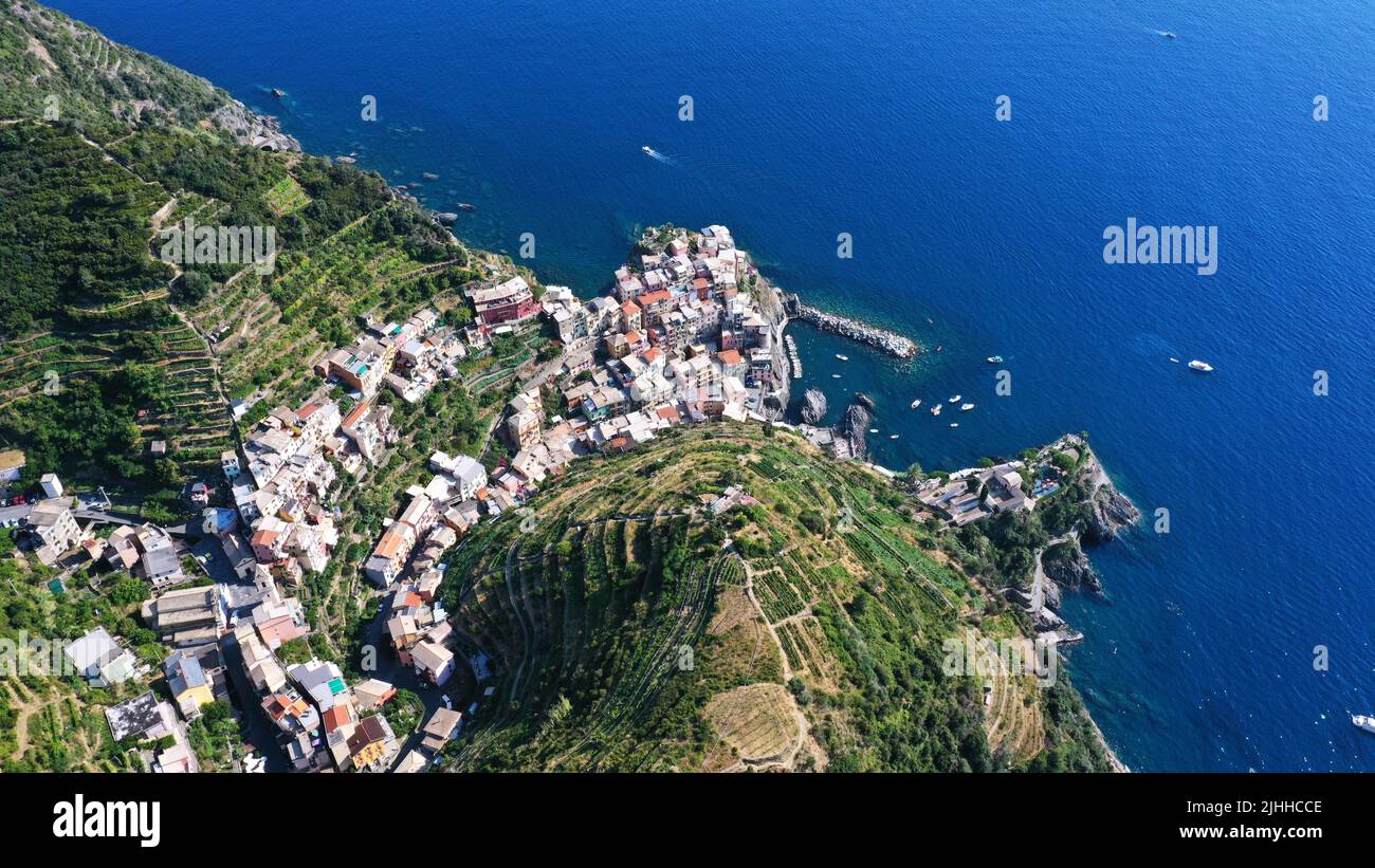Luftaufnahme des Dorfes Manarola, Cinque Terre, 5 Terre, Ligurien, Italien Stockfoto