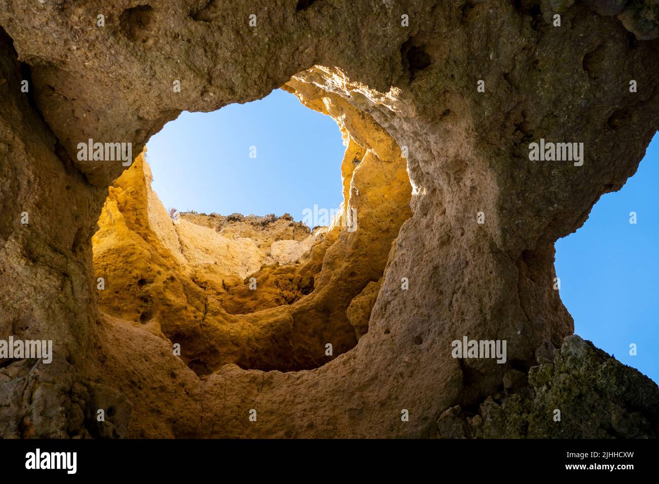 Die Klippen der Landzunge Ponta da Piedade sind eines der schönsten Naturmerkmale der Algarve. Stockfoto