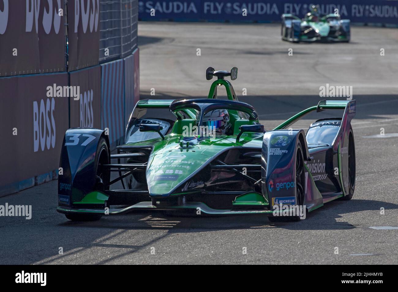 NEW YORK, NY - JULI 17: Nick Cassidy (Auto-Nr. 37) von Envision Racing fährt während des Qualifying und Super Pole für die ABB FIA Formula E Championship, New York City E-Prix Saison 8 Runde 12, am 17. Juli 2022 in Brooklyn, New York City. Stockfoto