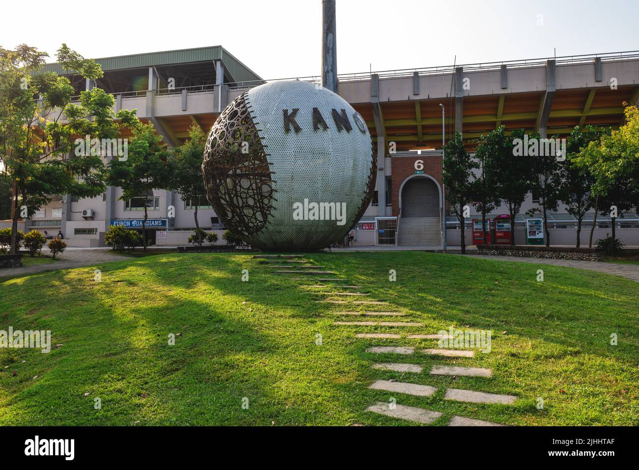 14. Juli 2022: Der Kano Park, der im August 2017 fertiggestellt wurde, zeugt von den stolzen Baseballtagen der Stadt Chiayi. Der Ball ist aus einer Aluminiumlegierung mit Stockfoto