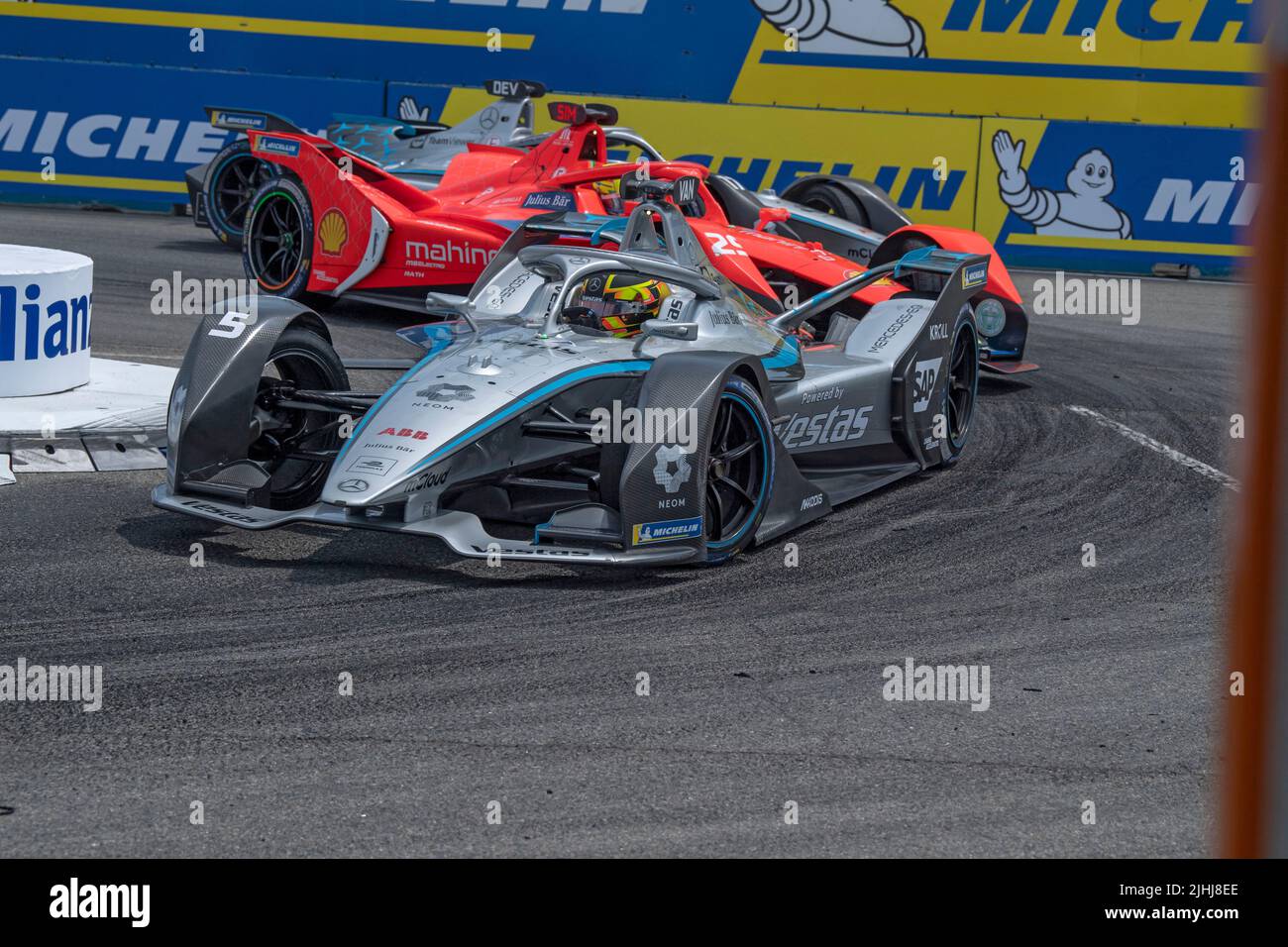 New York, Usa. 17.. Juli 2022. Stoffel Vandoorne (Auto-Nr. 5) von Mercedes-EQ-Fahrten während der ABB FIA Formula E Championship, New York City E-Prix Saison 8 Runde 12, im Stadtteil Brooklyn von New York City. (Foto von Ron Adar/SOPA Images/Sipa USA) Quelle: SIPA USA/Alamy Live News Stockfoto
