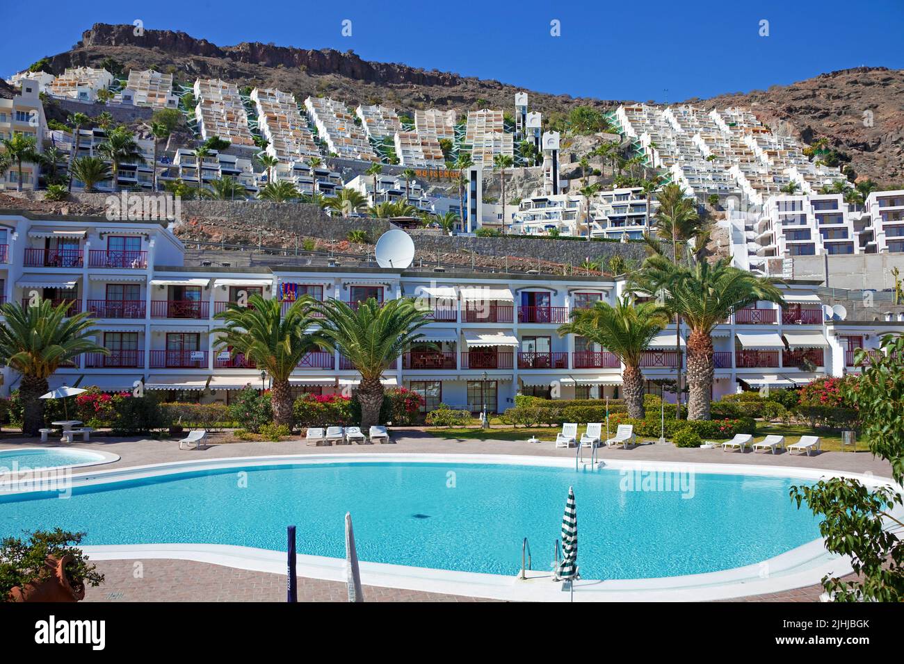 Pool an einem Hotel in Taurito, Gran Canaria, Kanarische Inseln, Spanien, Europa | Pool an einem Hotel inTaurito, Grand Canary, Kanarische Inseln, Spanien, EUR Stockfoto