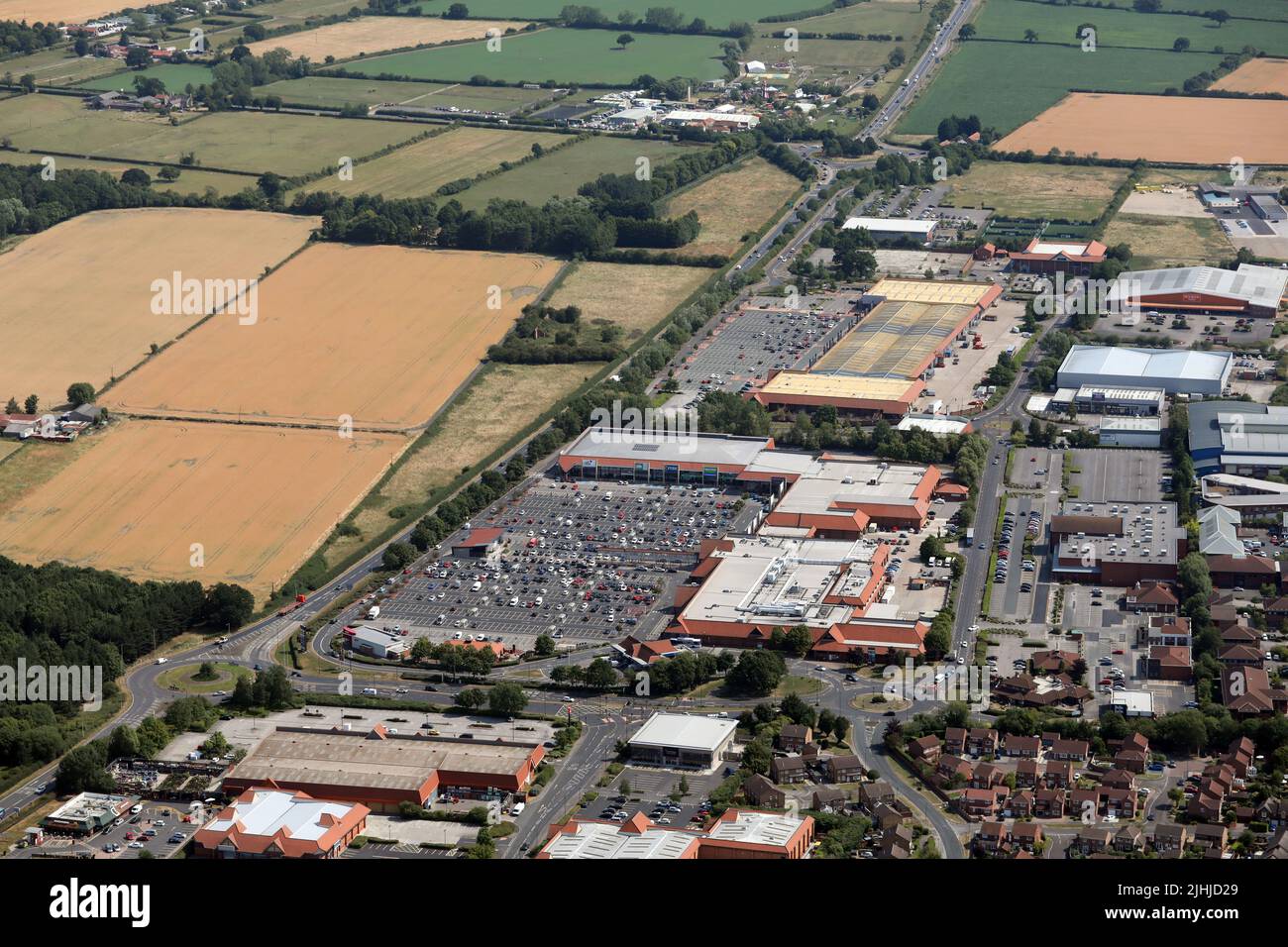 Luftaufnahme eines Teils des Clifton Moor Retail Park, Einkaufszentrum. Dahinter befindet sich das Clifton Moor Center (weitere Geschäfte), Rawcliffe, York, North Yorkshire Stockfoto