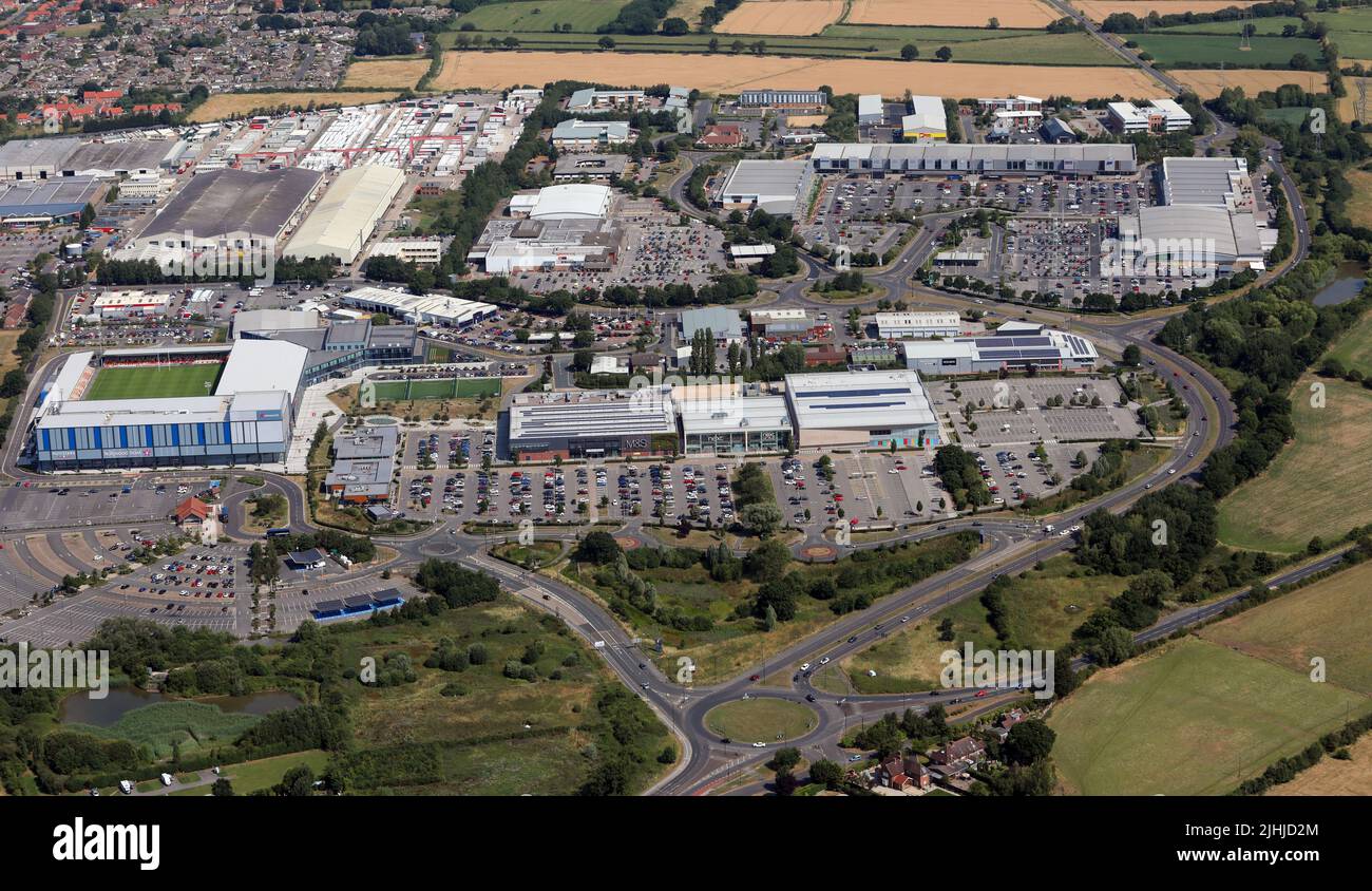 Luftaufnahme von Vangarde Shopping Park (Vordergrund), Monks Cross Shopping Park (Hintergrund) & York Community Stadium auf der linken Seite, York Stockfoto