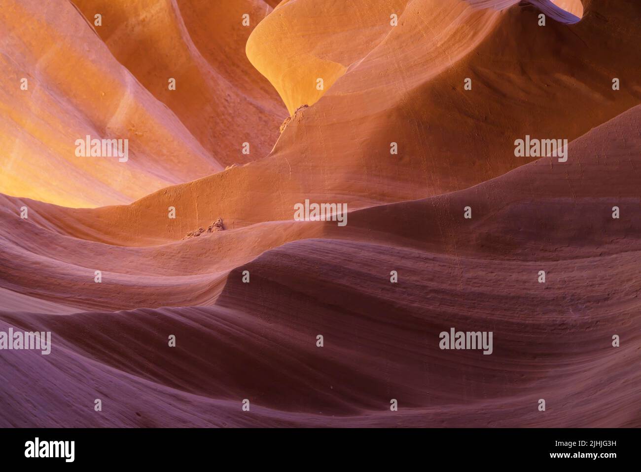 Wassererodierte Wände im Lower Antelope Canyon, Arizona, USA. Stockfoto