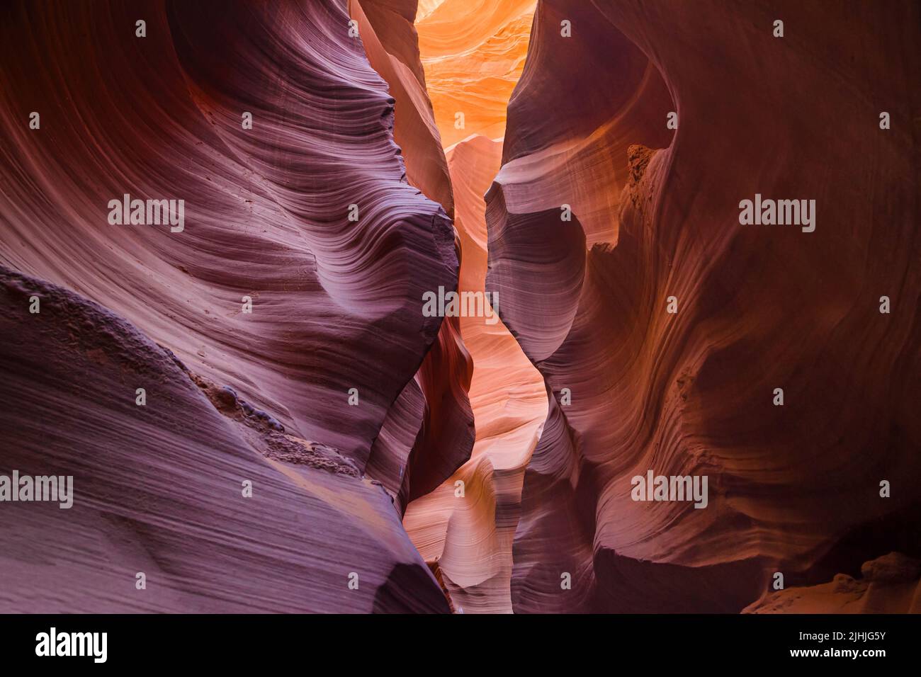 Sandsteinmauern des Lower Antelope Canyon, Arizona, USA. Stockfoto