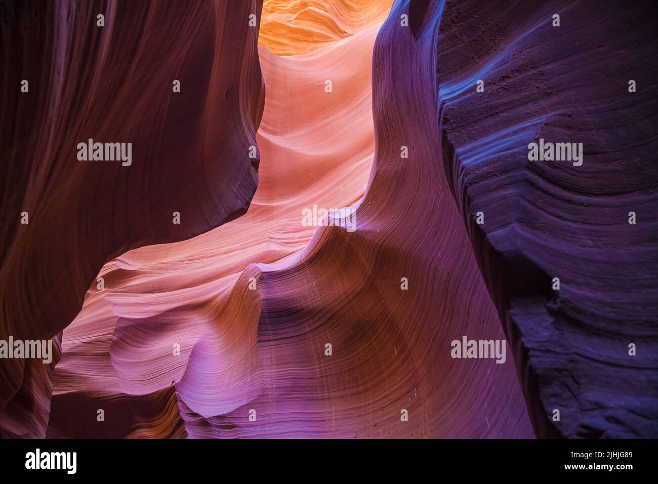 Farbenfrohe Mauern im Lower Antelope Canyon, Arizona, USA. Stockfoto