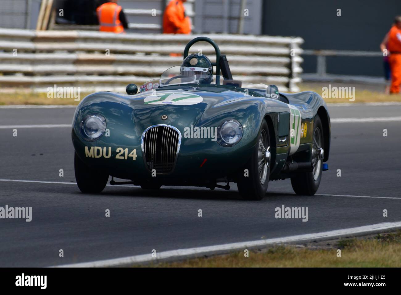 John Young, Nigel Webb, Jaguar C-Type, die Royal Automobile Club Woodcote Trophy und Stirling Moss Trophy, Ein einstündiges Zweifahrer-Rennen für das historische Veh Stockfoto