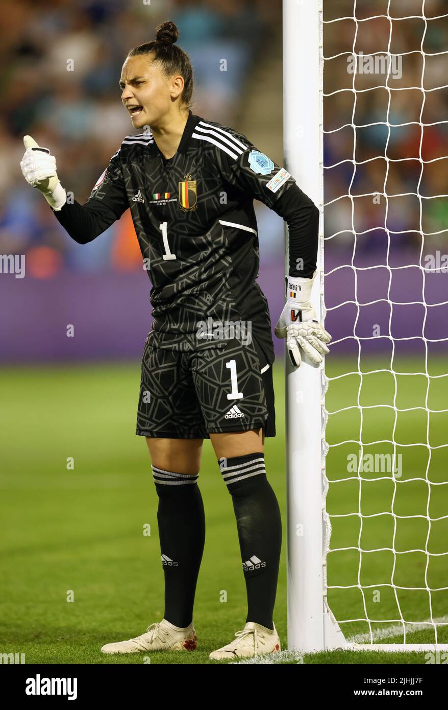 Manchester, England, 18.. Juli 2022. Nicky Evrard aus Belgien während des Spiels der UEFA Women's European Championship 2022 im Academy Stadium, Manchester. Bildnachweis sollte lauten: Darren Staples / Sportimage Stockfoto