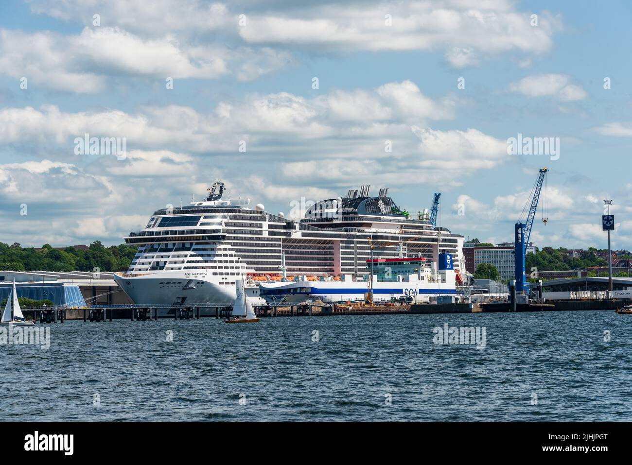 Kiel, Deutschland, 18.06.2022 heute Abend wird die Kieler Woche 2022 feierlich durch Bundeswissungsminister Habeck auf dem Rathausplatz eröffnet. Im Stockfoto