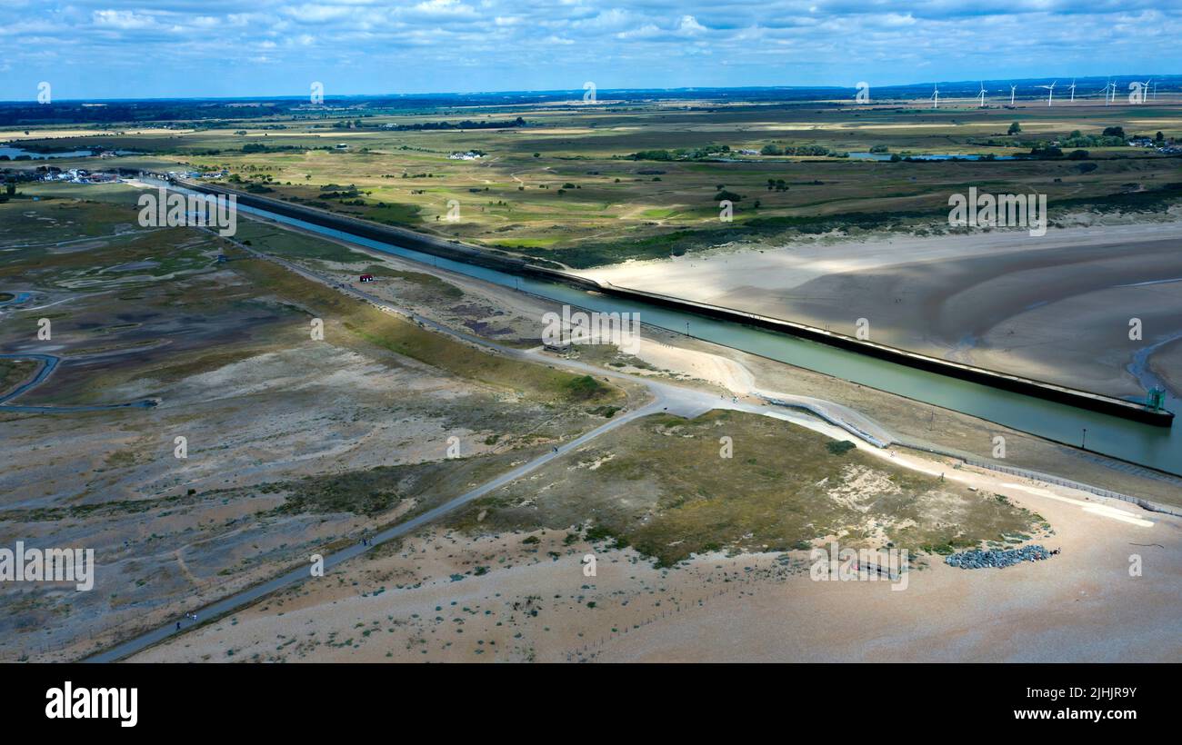Luftaufnahmen über Rye Harbor, East Sussex, einschließlich der Flussmündung des Rother, dem Naturschutzgebiet, Pett Level Beach, Camber Sands. Stockfoto