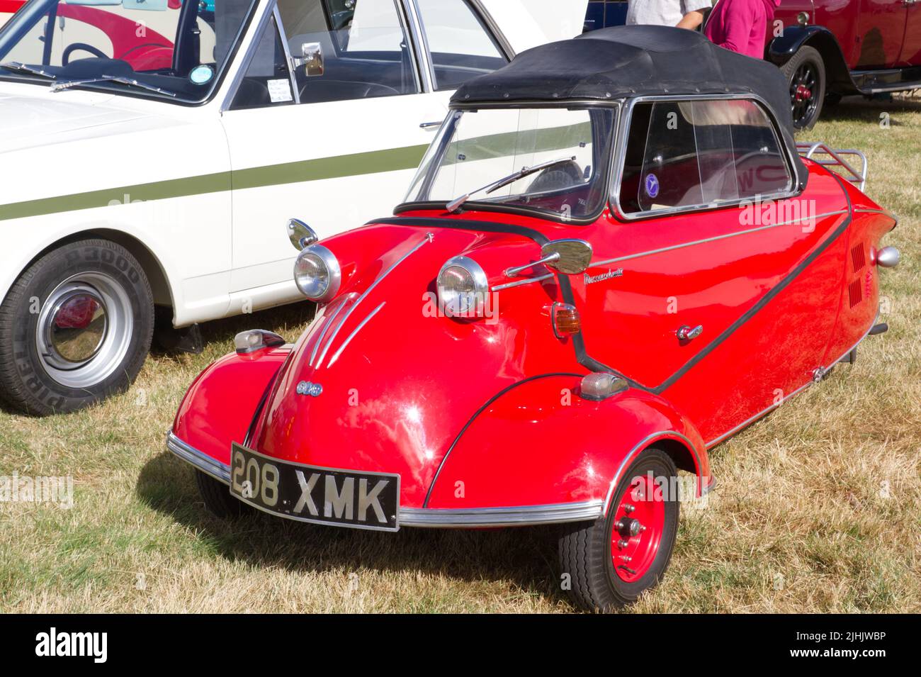 Oldtimer auf der Tendring Hundred Show 2022 in Essex, dem größten landwirtschaftlichen Event des Landes. Hier ist ein Messerschmitt Dreirad abgebildet. Stockfoto