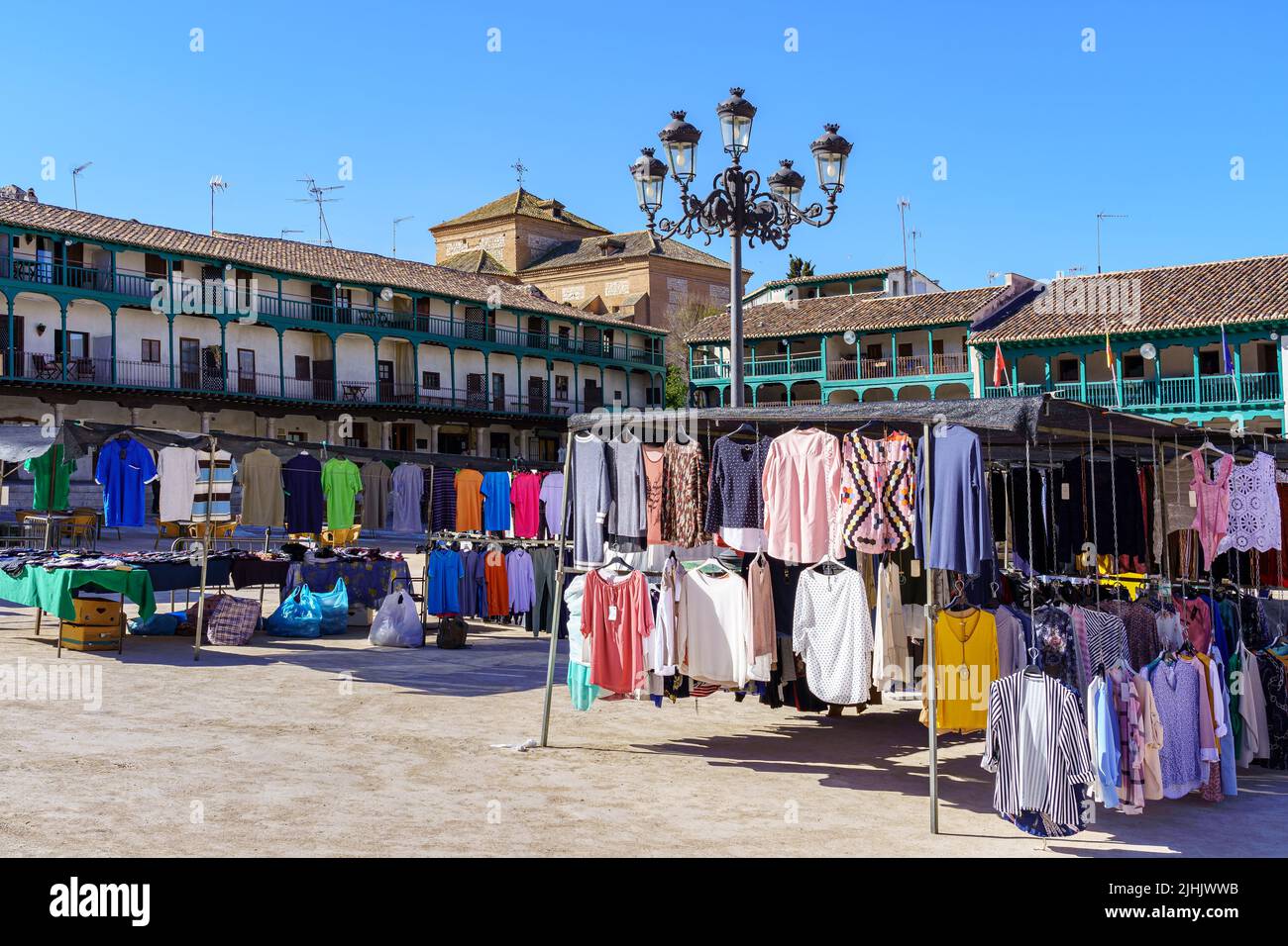Markt am zentralen Platz der mittelalterlichen Stadt Chichon in Madrid. Spanien. Stockfoto