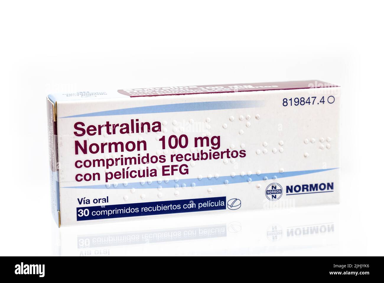 Huelva, Spanien - 19. Juli 2022: Eine spanische Sertralinkiste aus dem Labor von Normon. Es ist ein Antidepressivum des selektiven Serotonin-Wiederaufnahmehemmers (SSR Stockfoto